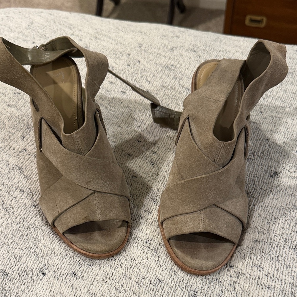 Marc Fisher Taupe Women's Heels